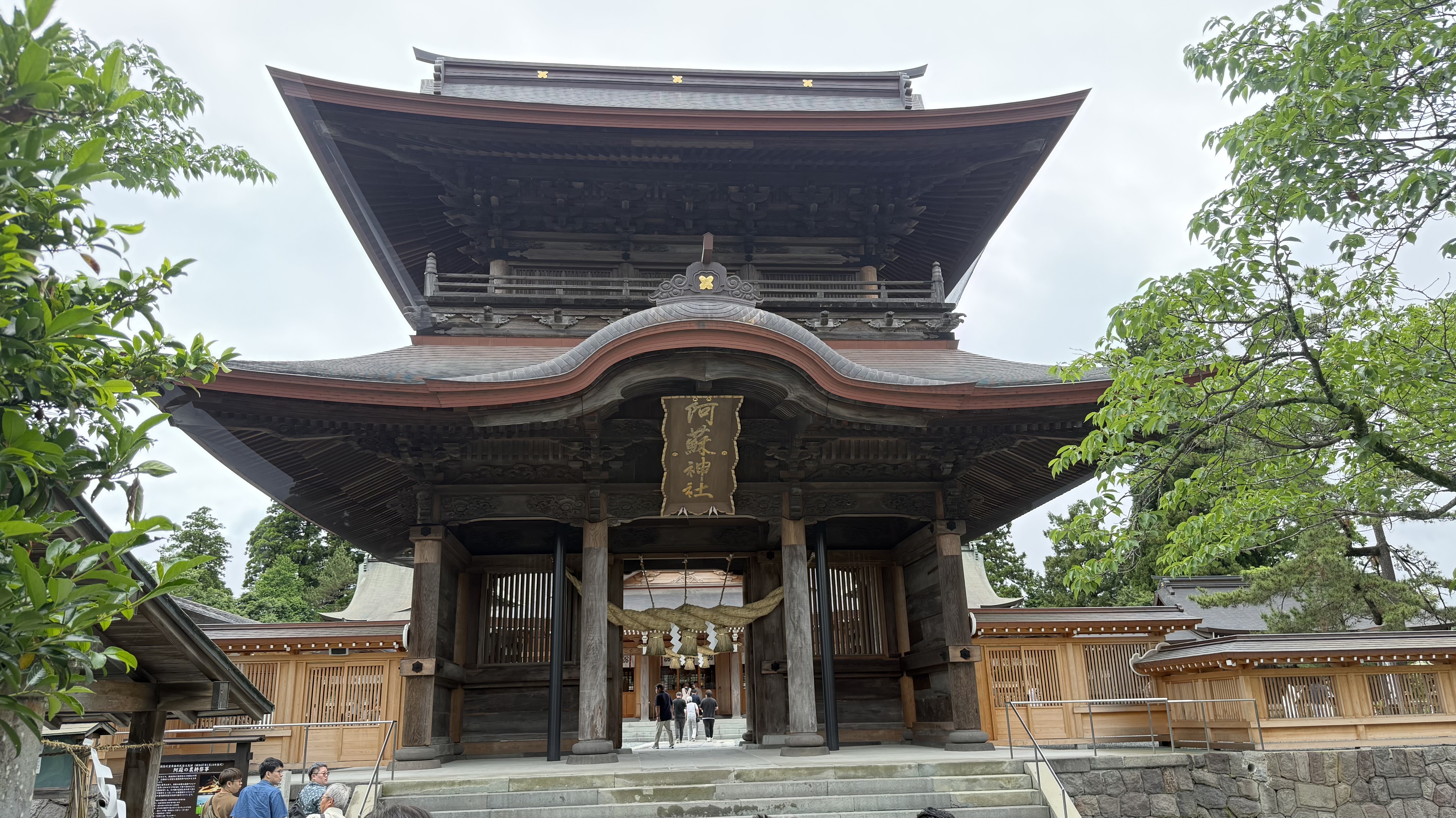 阿蘇神社の楼門