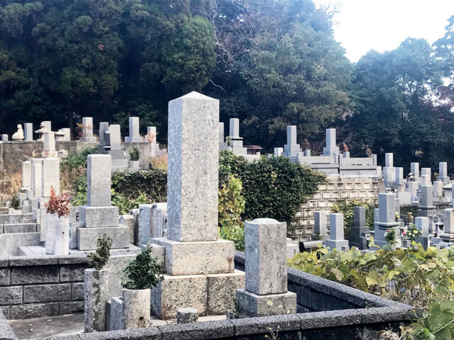 功山寺墓地